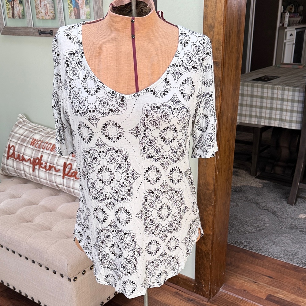 Maurices Chic Black and White Floral Blouse